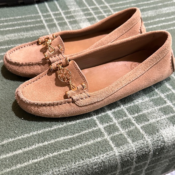 Tory Burch size 6.5 Women\'s Tan Loafers with Gold Accent